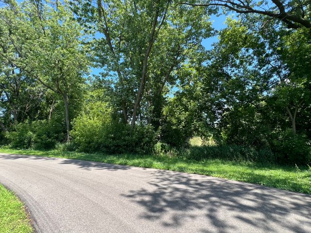 35025 N Ingleside Drive, Ingleside, IL 60041