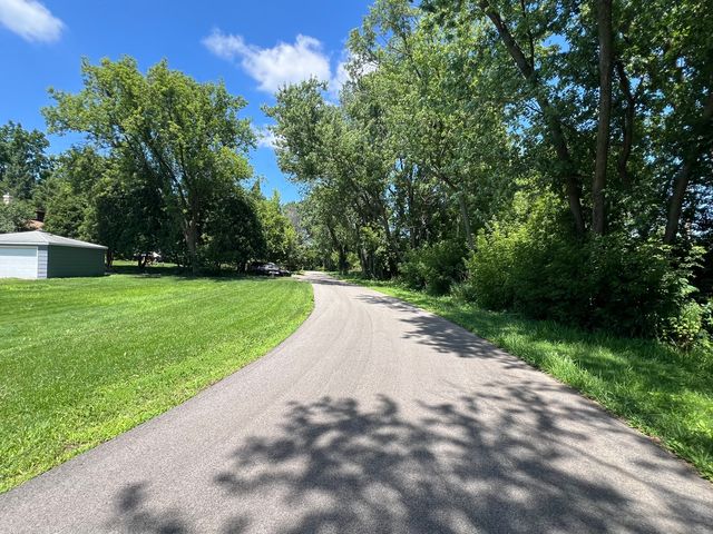35025 N Ingleside Drive, Ingleside, IL 60041