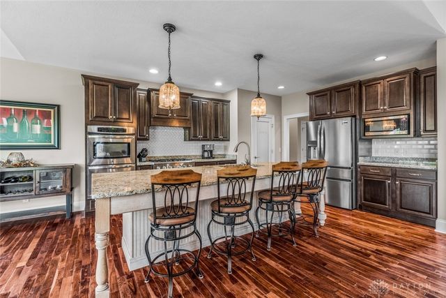 2037 Stablehand Drive, Dayton, OH 45458