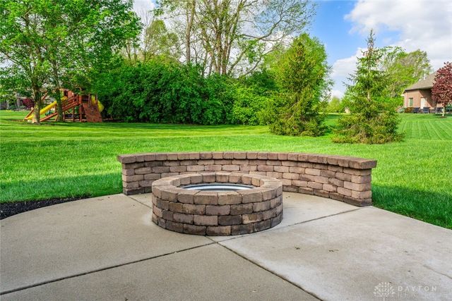 2037 Stablehand Drive, Dayton, OH 45458