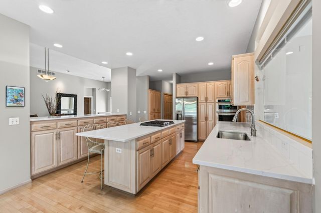 16215 37th Avenue N, Plymouth, MN 55446