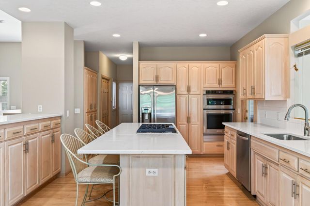 16215 37th Avenue N, Plymouth, MN 55446