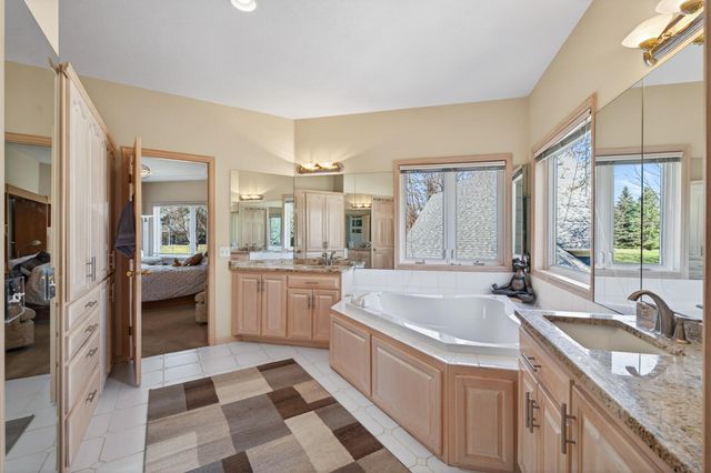 16215 37th Avenue N, Plymouth, MN 55446