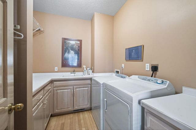 16215 37th Avenue N, Plymouth, MN 55446