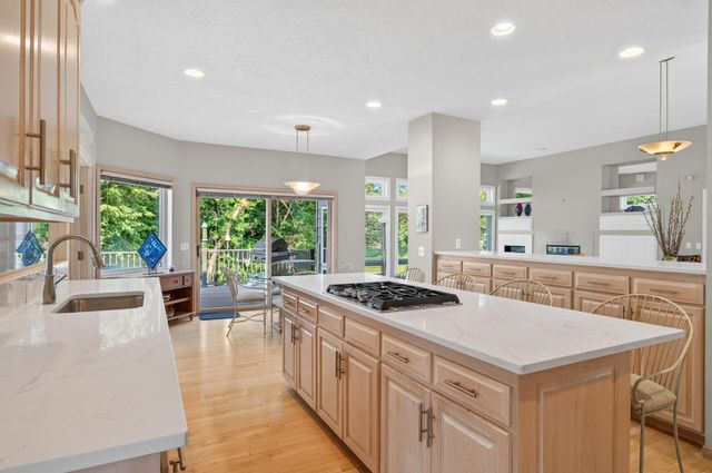 16215 37th Avenue N, Plymouth, MN 55446
