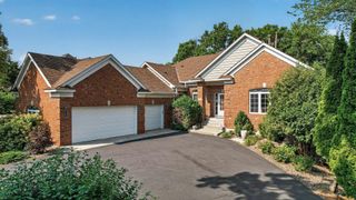 16215 37th Avenue N, Plymouth, MN 55446