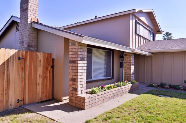 2345 Rogue River Dr, Sacramento, CA 95826