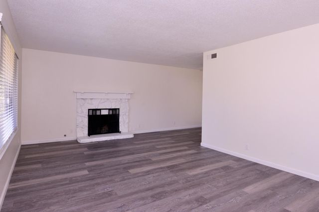 2345 Rogue River Dr, Sacramento, CA 95826