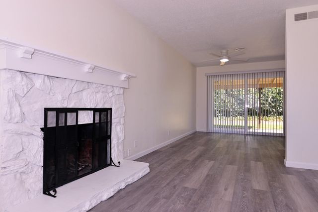 2345 Rogue River Dr, Sacramento, CA 95826