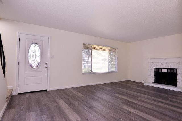 2345 Rogue River Dr, Sacramento, CA 95826