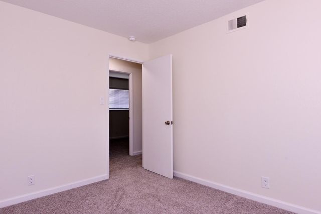 2345 Rogue River Dr, Sacramento, CA 95826