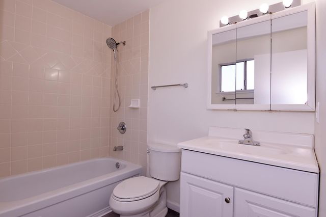 2345 Rogue River Dr, Sacramento, CA 95826