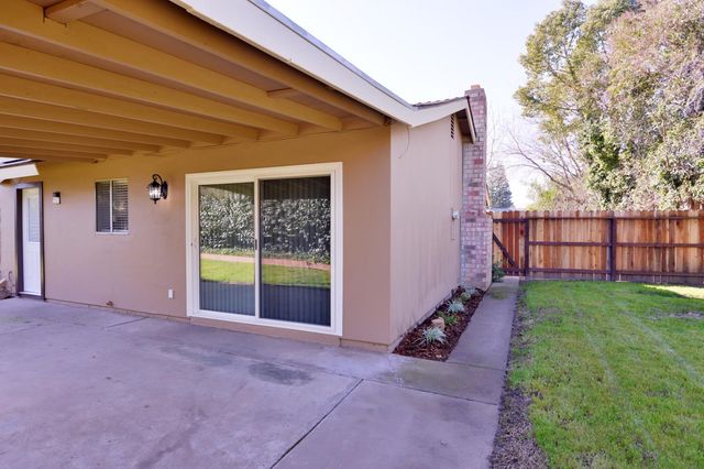 2345 Rogue River Dr, Sacramento, CA 95826