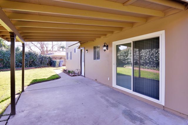 2345 Rogue River Dr, Sacramento, CA 95826