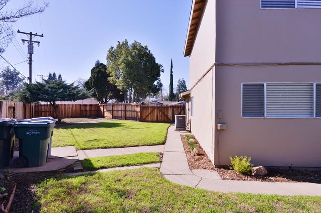 2345 Rogue River Dr, Sacramento, CA 95826