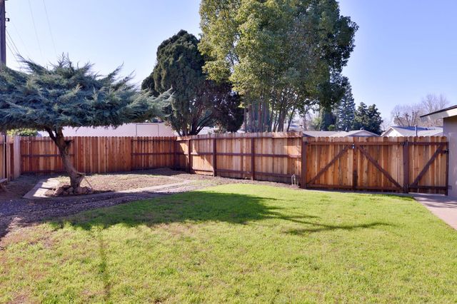 2345 Rogue River Dr, Sacramento, CA 95826