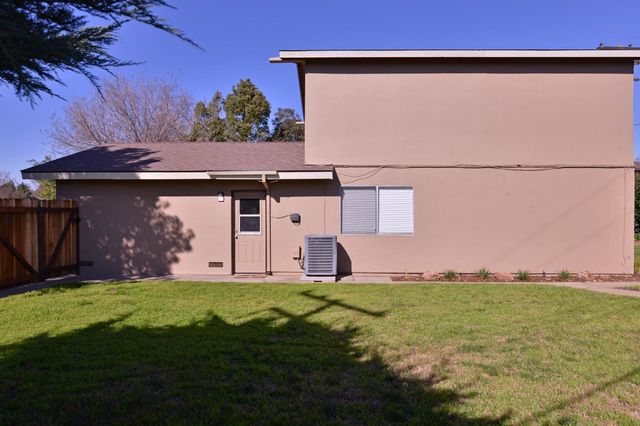 2345 Rogue River Dr, Sacramento, CA 95826