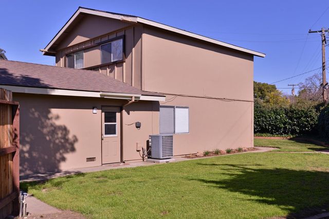 2345 Rogue River Dr, Sacramento, CA 95826