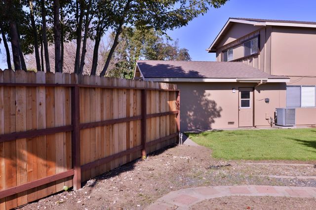 2345 Rogue River Dr, Sacramento, CA 95826