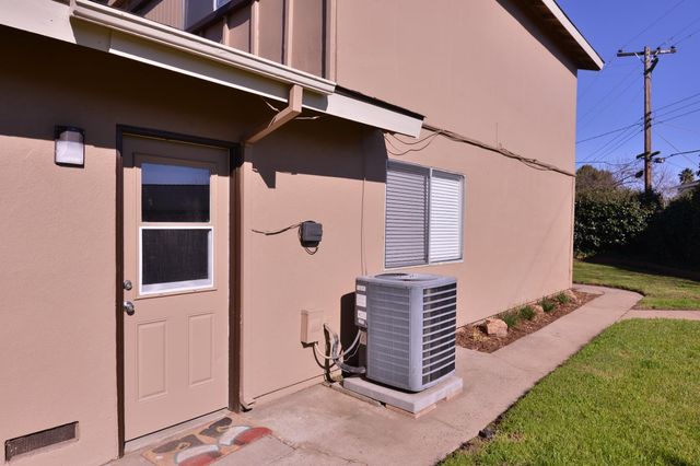 2345 Rogue River Dr, Sacramento, CA 95826