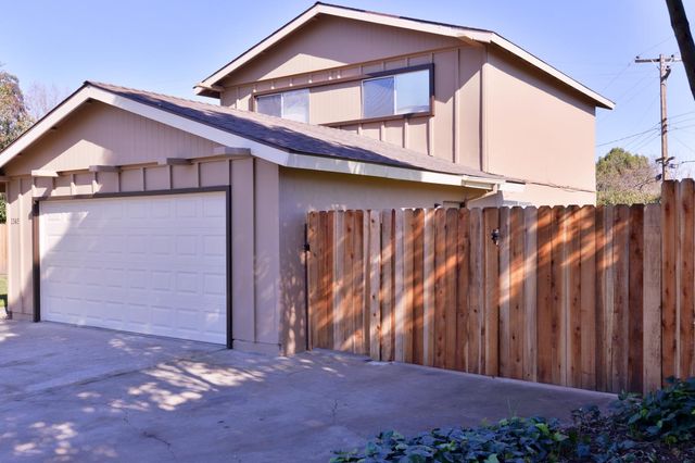 2345 Rogue River Dr, Sacramento, CA 95826