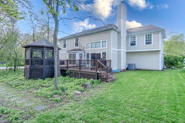 106 Wildflower Way, Streamwood, IL 60107
