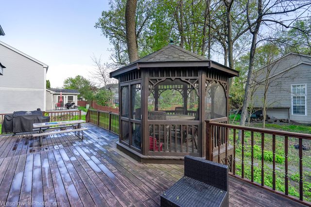 106 Wildflower Way, Streamwood, IL 60107