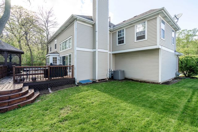 106 Wildflower Way, Streamwood, IL 60107
