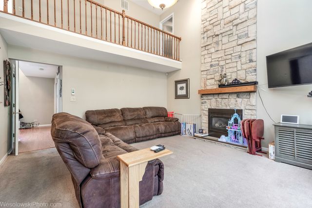 106 Wildflower Way, Streamwood, IL 60107