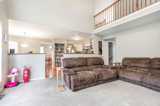 106 Wildflower Way, Streamwood, IL 60107