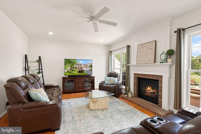 8166 DOUGLAS FIR DR, Lorton, VA 22079