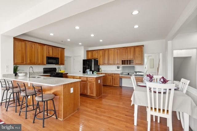 8166 DOUGLAS FIR DR, Lorton, VA 22079