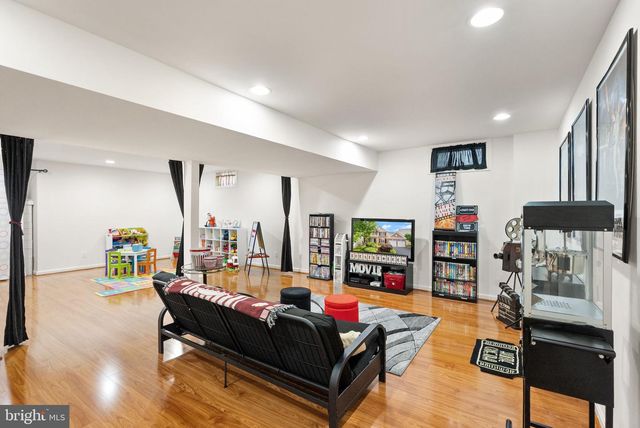 8166 DOUGLAS FIR DR, Lorton, VA 22079