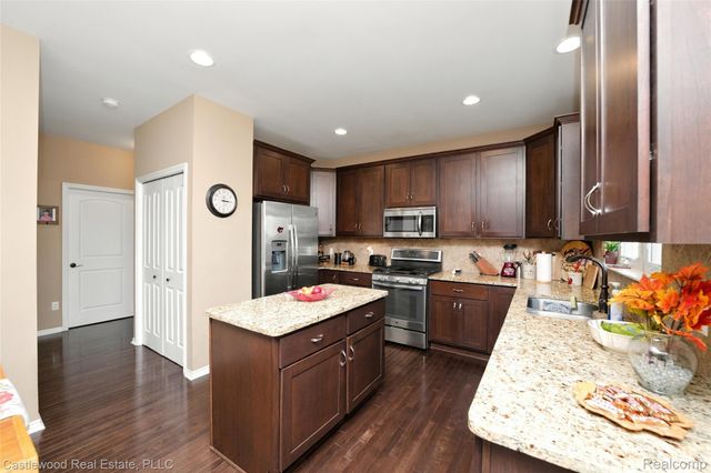 5616 Jada Drive, Highland Charter Township, MI 48356