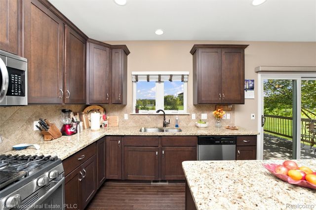 5616 Jada Drive, Highland Charter Township, MI 48356