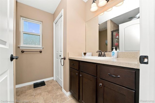 5616 Jada Drive, Highland Charter Township, MI 48356