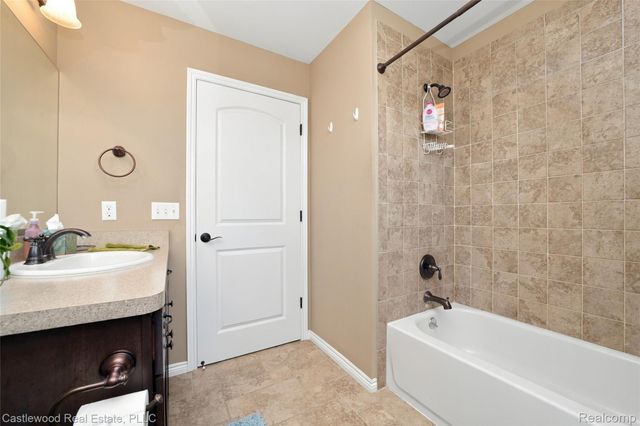5616 Jada Drive, Highland Charter Township, MI 48356