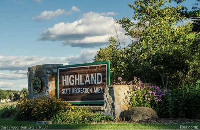 5616 Jada Drive, Highland Charter Township, MI 48356