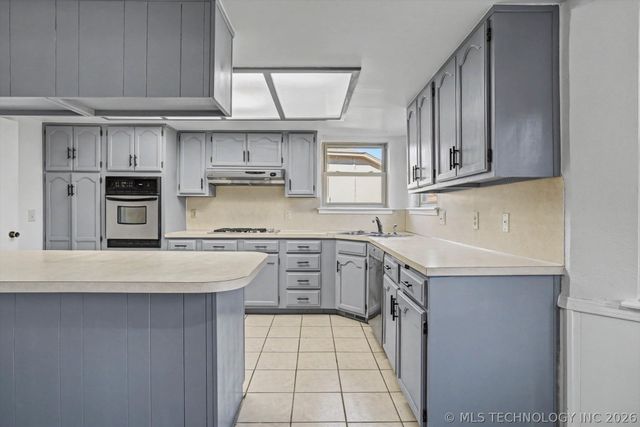 304 W Albuquerque Street S, Broken Arrow, OK 74011