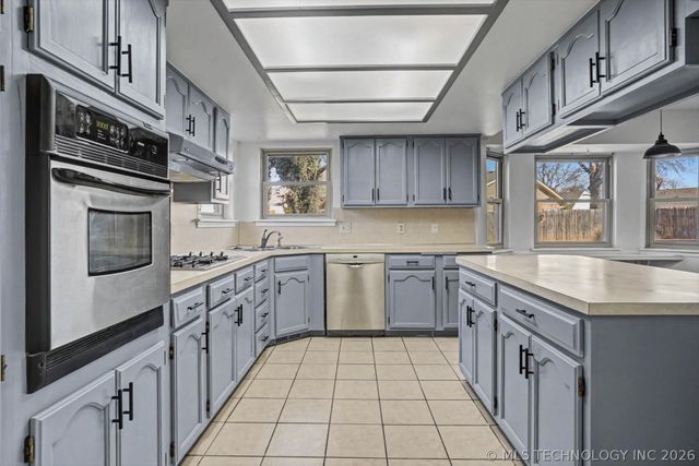 304 W Albuquerque Street S, Broken Arrow, OK 74011