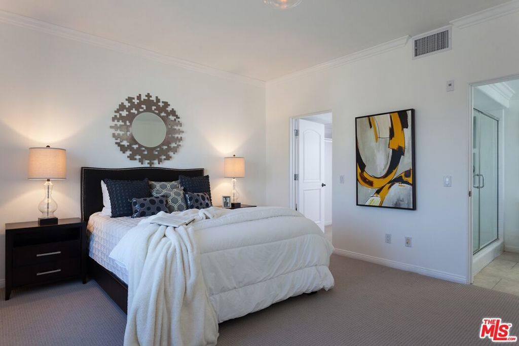 Image 10 of property listing at 851 N San Vicente Boulevard 308, West Hollywood, CA 90069