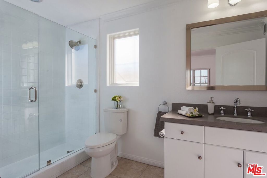 Image 11 of property listing at 851 N San Vicente Boulevard 308, West Hollywood, CA 90069