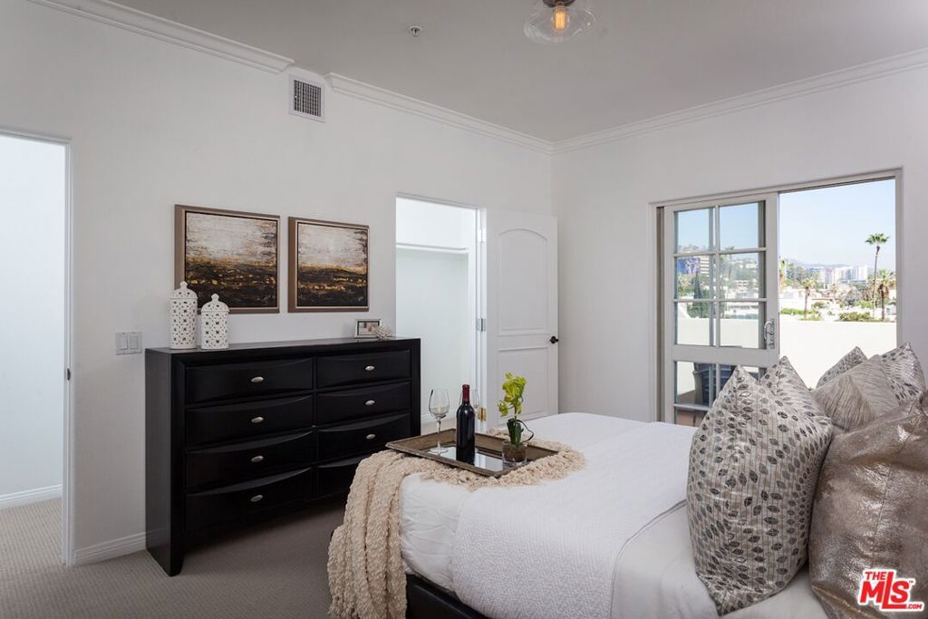Image 12 of property listing at 851 N San Vicente Boulevard 308, West Hollywood, CA 90069