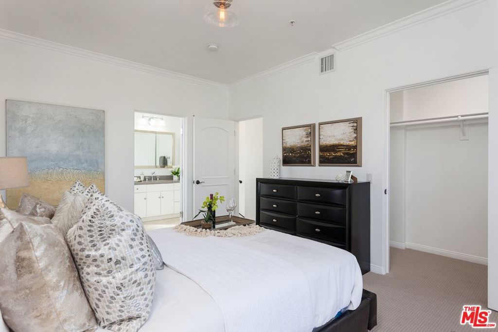 Image 13 of property listing at 851 N San Vicente Boulevard 308, West Hollywood, CA 90069