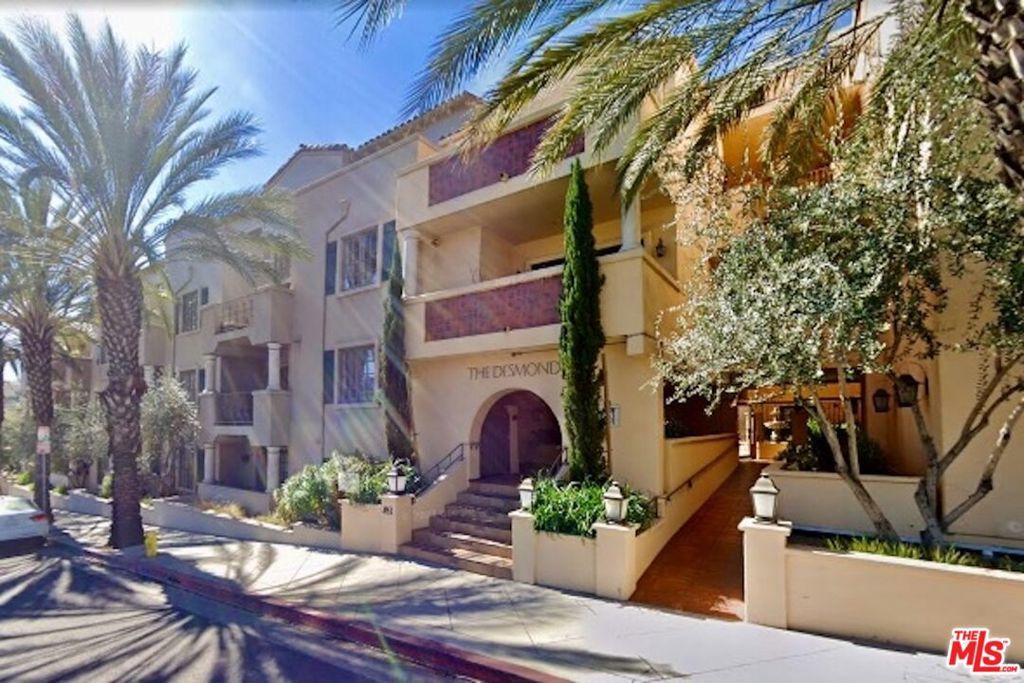 Image 2 of property listing at 851 N San Vicente Boulevard 308, West Hollywood, CA 90069