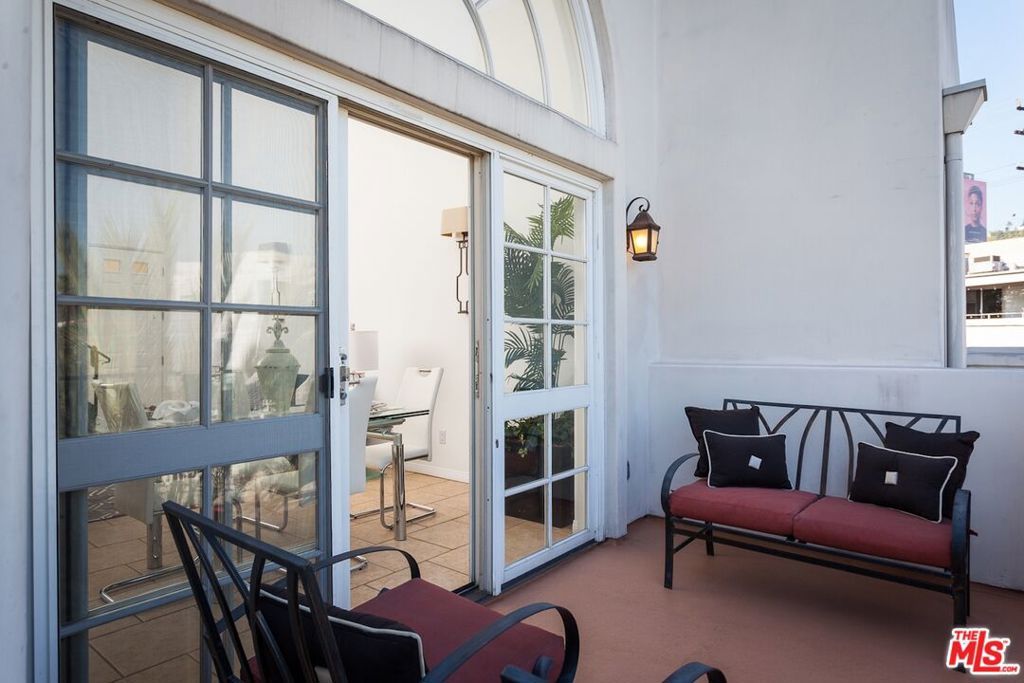 Image 5 of property listing at 851 N San Vicente Boulevard 308, West Hollywood, CA 90069