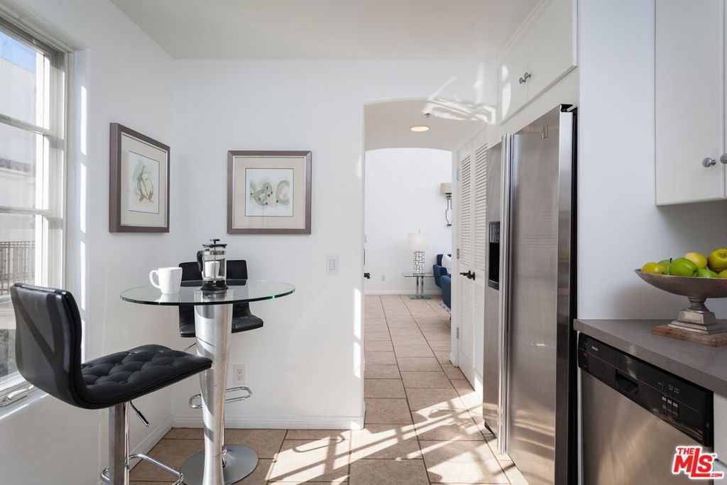Image 8 of property listing at 851 N San Vicente Boulevard 308, West Hollywood, CA 90069
