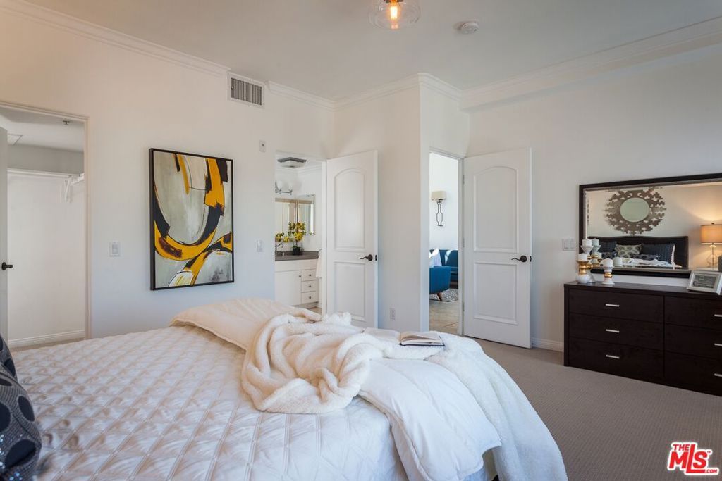 Image 9 of property listing at 851 N San Vicente Boulevard 308, West Hollywood, CA 90069