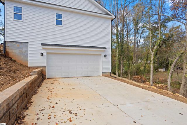 2 Hillbrook Road, Taylors, SC 29687