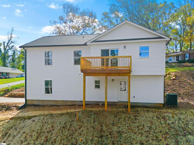 2 Hillbrook Road, Taylors, SC 29687